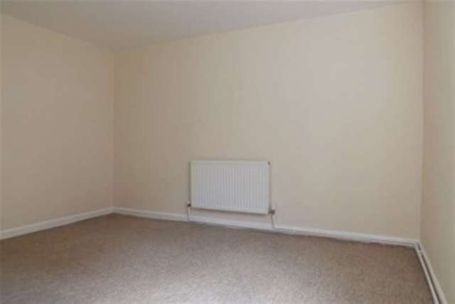  Image of 2 bedroom Maisonette to rent in Diamond Avenue Plymouth PL4 at Plymouth, PL4 8QD