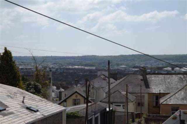  Image of 2 bedroom Maisonette to rent in Diamond Avenue Plymouth PL4 at Plymouth, PL4 8QD