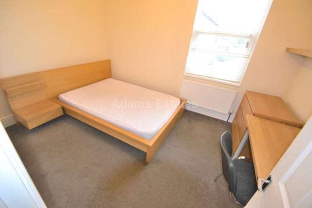  Image of 1 bedroom House Share to rent in Hamilton Road Earley Reading RG1 at Hamilton Road  Reading, RG1 5RD
