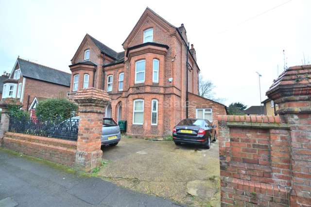  Image of 1 bedroom House Share to rent in Hamilton Road Earley Reading RG1 at Hamilton Road  Reading, RG1 5RD