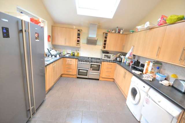  Image of 1 bedroom House Share to rent in Hamilton Road Earley Reading RG1 at Hamilton Road  Reading, RG1 5RD