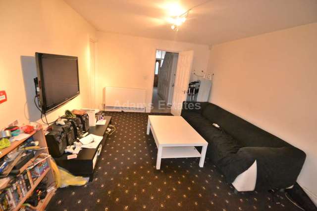  Image of 1 bedroom House Share to rent in Hamilton Road Earley Reading RG1 at Hamilton Road  Reading, RG1 5RD