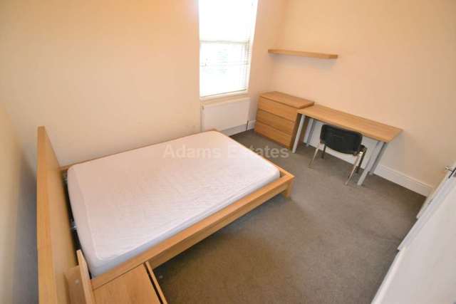  Image of 1 bedroom House Share to rent in Hamilton Road Earley Reading RG1 at Hamilton Road  Reading, RG1 5RD