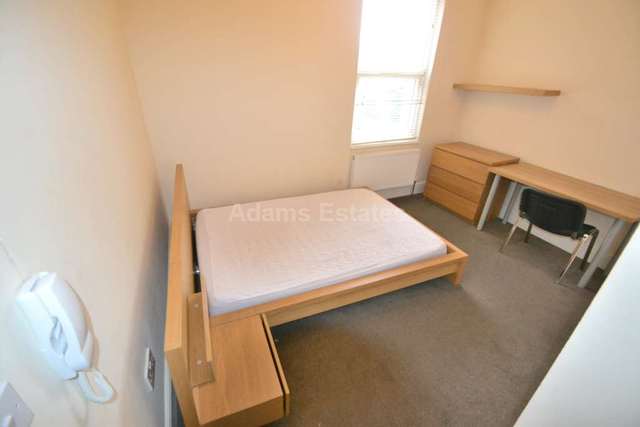  Image of 1 bedroom House Share to rent in Hamilton Road Earley Reading RG1 at Hamilton Road  Reading, RG1 5RD