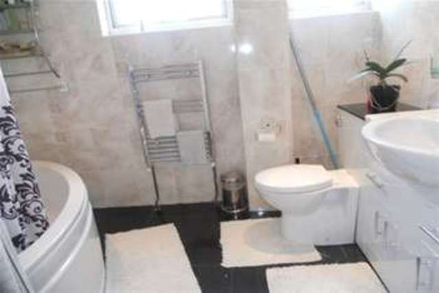  Image of 2 bedroom Detached house to rent in Dover Close Quinton Birmingham B32 at Birmingham, B32 4JT