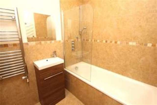  Image of 2 bedroom Flat to rent in Durham Avenue Bromley BR2 at Bromley, BR2 0QB