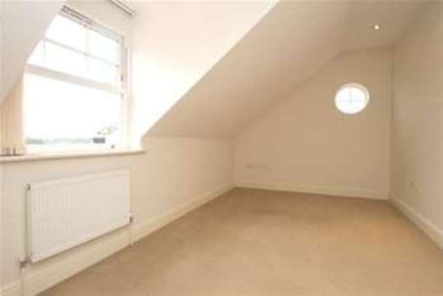  Image of 2 bedroom Flat to rent in Durham Avenue Bromley BR2 at Bromley, BR2 0QB