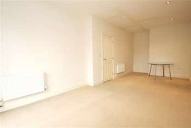  Image of 2 bedroom Flat to rent in Durham Avenue Bromley BR2 at Bromley, BR2 0QB
