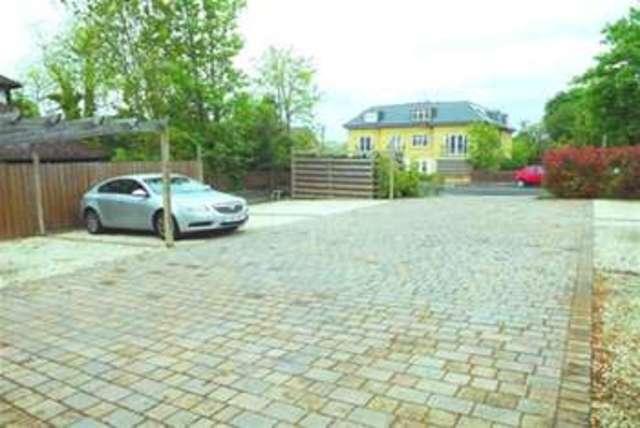  Image of 2 bedroom Flat to rent in Durham Avenue Bromley BR2 at Bromley, BR2 0QB