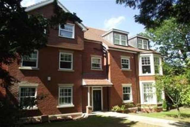  Image of 2 bedroom Flat to rent in Durham Avenue Bromley BR2 at Bromley, BR2 0QB