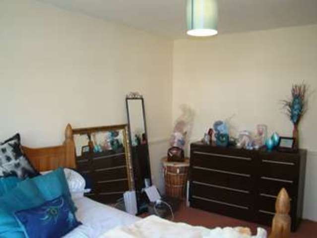  Image of 1 bedroom Flat to rent in Durling Court Rainham Gillingham ME8 at Durling Court Rainham Gillingham, ME8 8ES