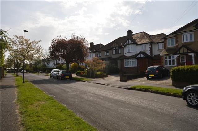  Image of 3 bedroom Semi-Detached house to rent in East Drive Carshalton SM5 at Carshalton, SM5 4PB