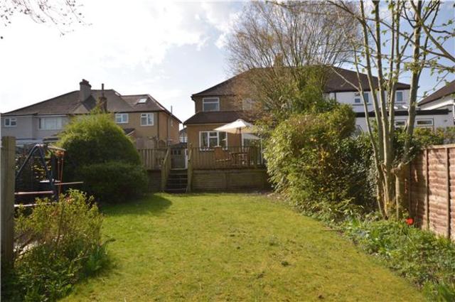  Image of 3 bedroom Semi-Detached house to rent in East Drive Carshalton SM5 at Carshalton, SM5 4PB
