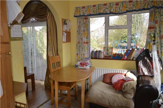 Image of 3 bedroom Semi-Detached house to rent in East Drive Carshalton SM5 at Carshalton, SM5 4PB