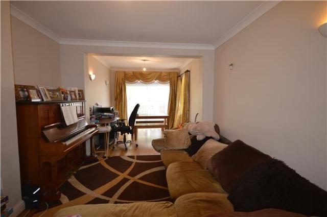  Image of 3 bedroom Semi-Detached house to rent in East Drive Carshalton SM5 at Carshalton, SM5 4PB