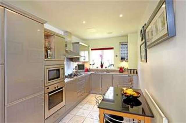 Image of 3 bedroom Flat for sale in East Parkside Warlingham CR6 at Greatpark Warlingham Chelsham, CR6 9QU