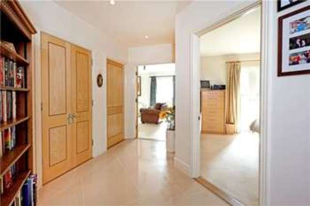 Image of 3 bedroom Flat for sale in East Parkside Warlingham CR6 at Greatpark Warlingham Chelsham, CR6 9QU