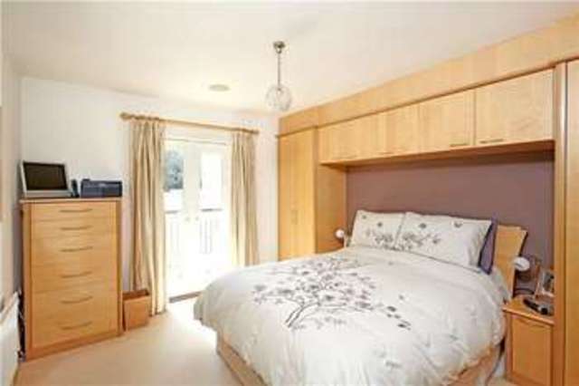  Image of 3 bedroom Flat for sale in East Parkside Warlingham CR6 at Greatpark Warlingham Chelsham, CR6 9QU