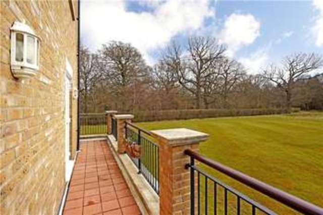  Image of 3 bedroom Flat for sale in East Parkside Warlingham CR6 at Greatpark Warlingham Chelsham, CR6 9QU