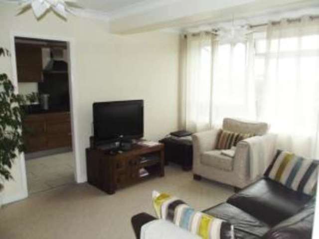  Image of 2 bedroom Flat for sale in Lyonsdown Road New Barnet Barnet EN5 at 37 Lyonsdown Road New Barnet New Barnet, EN5 1LD