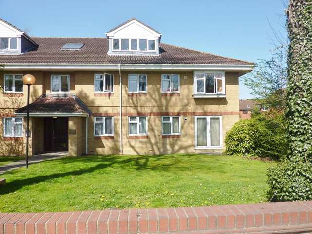  Image of 2 bedroom Flat to rent in Eastbury Road Watford WD19 at Tanner House Eastbury Road Watford, WD19 4SA