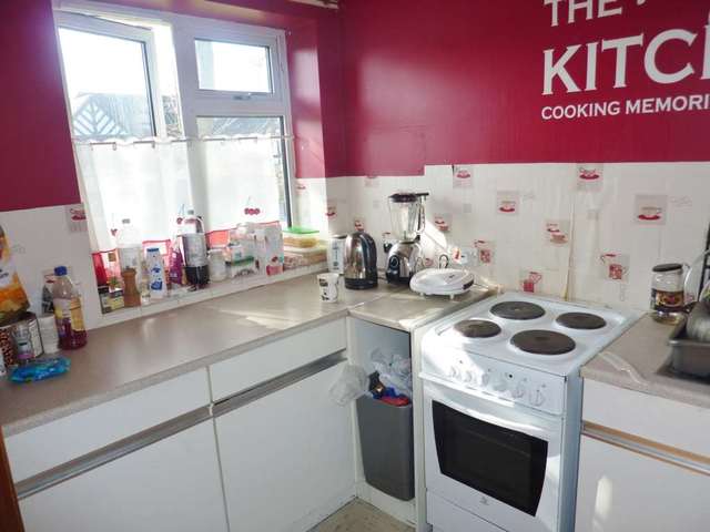 Image of 2 bedroom Flat to rent in Eastbury Road Watford WD19 at Tanner House Eastbury Road Watford, WD19 4SA