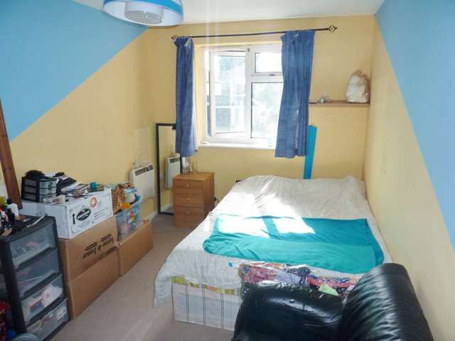  Image of 2 bedroom Flat to rent in Eastbury Road Watford WD19 at Tanner House Eastbury Road Watford, WD19 4SA