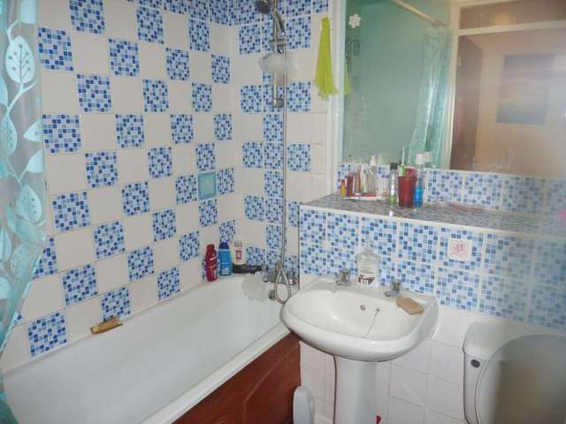  Image of 2 bedroom Flat to rent in Eastbury Road Watford WD19 at Tanner House Eastbury Road Watford, WD19 4SA