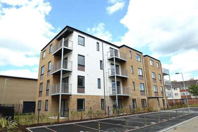  Image of 2 bedroom Flat to rent in Cumbrian Way Southampton SO16 at Southampton Coxford, SO16 4AT