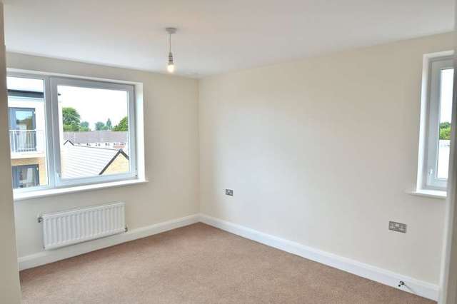  Image of 2 bedroom Flat to rent in Cumbrian Way Southampton SO16 at Southampton Coxford, SO16 4AT