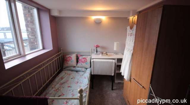  Image of 3 bedroom Apartment to rent in Empress Street Old Trafford Manchester M16 at Empress Street Old Trafford Manchester, M16 9EN