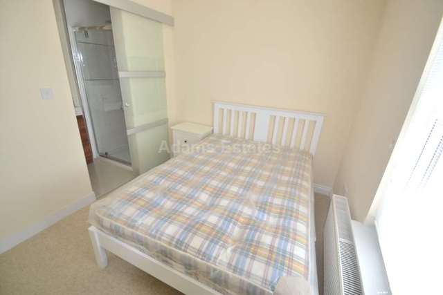  Image of 1 bedroom House Share to rent in Tilehurst Road Reading RG1 at Tilehurst Road  Reading, RG1 7TT