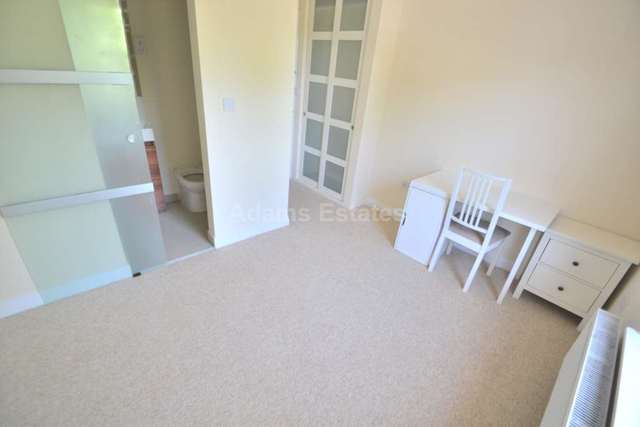  Image of 1 bedroom House Share to rent in Tilehurst Road Reading RG1 at Tilehurst Road  Reading, RG1 7TT