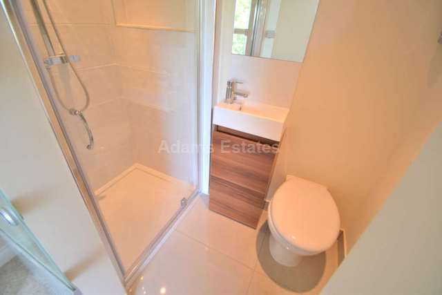  Image of 1 bedroom House Share to rent in Tilehurst Road Reading RG1 at Tilehurst Road  Reading, RG1 7TT