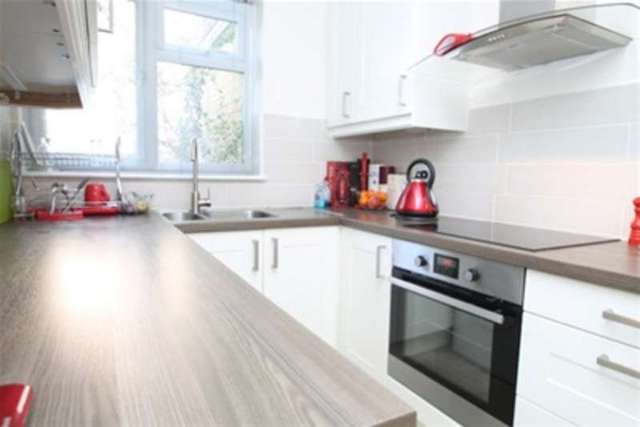  Image of 2 bedroom Maisonette to rent in Engadine Close Croydon CR0 at Croydon, CR0 5UU