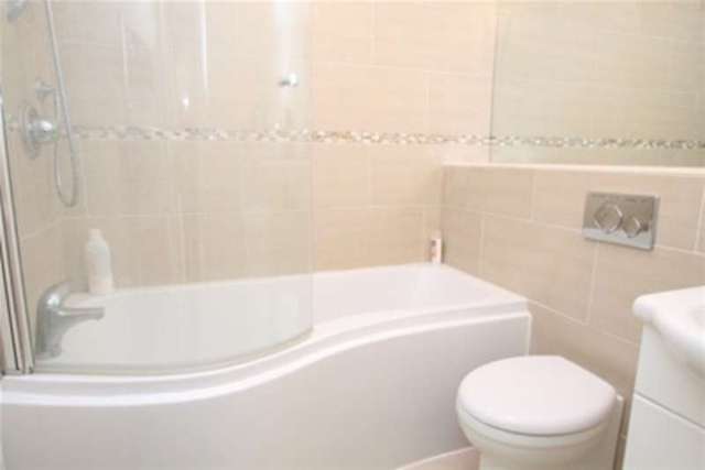  Image of 2 bedroom Maisonette to rent in Engadine Close Croydon CR0 at Croydon, CR0 5UU