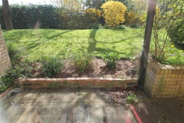  Image of 2 bedroom Maisonette to rent in Engadine Close Croydon CR0 at Croydon, CR0 5UU