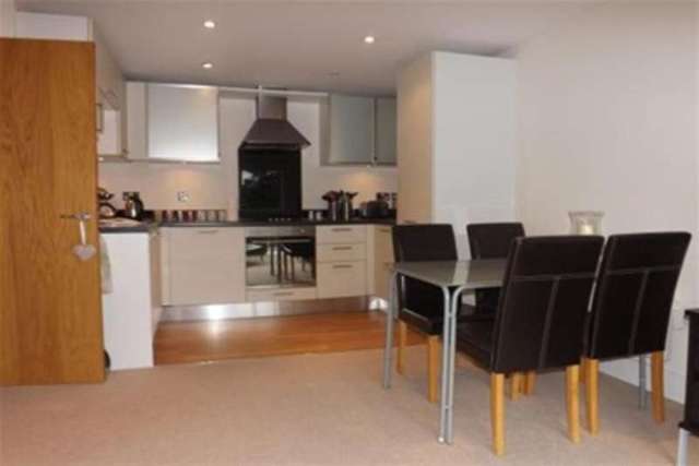  Image of 2 bedroom Flat to rent in Church Street Epsom KT17 at Epsom, KT17 4NR