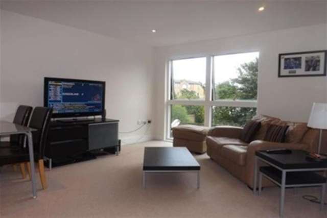  Image of 2 bedroom Flat to rent in Church Street Epsom KT17 at Epsom, KT17 4NR