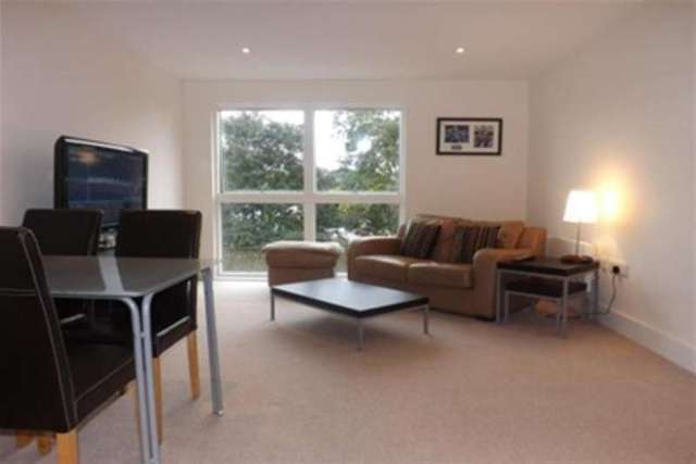  Image of 2 bedroom Flat to rent in Church Street Epsom KT17 at Epsom, KT17 4NR