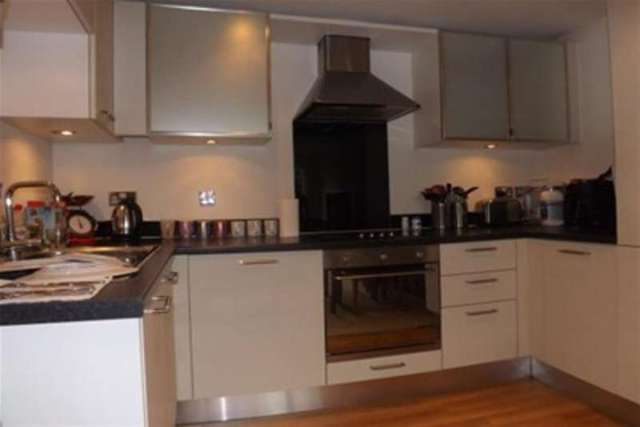  Image of 2 bedroom Flat to rent in Church Street Epsom KT17 at Epsom, KT17 4NR