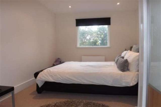  Image of 2 bedroom Flat to rent in Church Street Epsom KT17 at Epsom, KT17 4NR