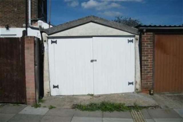  Image of 2 bedroom Flat to rent in Ernest Road Portsmouth PO1 at Portsmouth, PO1 5RD
