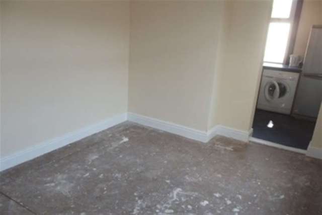  Image of 2 bedroom Flat to rent in Ernest Road Portsmouth PO1 at Portsmouth, PO1 5RD