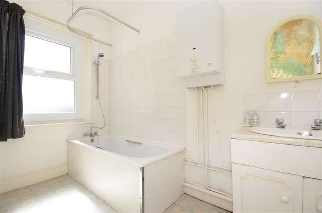  Image of 3 bedroom Apartment for sale in Ernest Road Portsmouth PO1 at Portsmouth Hampshire Portsmouth, PO1 5RF