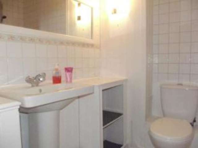  Image of 1 bedroom Flat for sale in Robin Hood Close Farnborough GU14 at Farnborough Hampshire Fox Lane, GU14 8TN