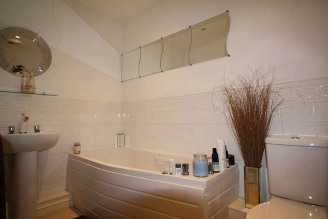  Image of 2 bedroom Apartment to rent in Fearnley Croft Gomersal Cleckheaton BD19 at Fearnley Croft Gomersal Cleckheaton, BD19 4NQ
