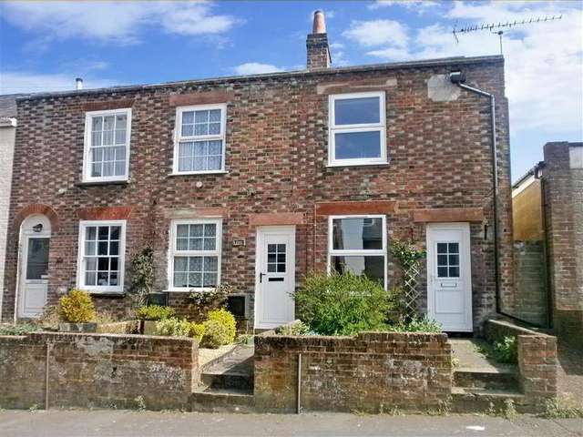  Image of 2 bedroom End of Terrace for sale in Fellows Road Cowes PO31 at Cowes Isle of Wight Cowes, PO31 7JW