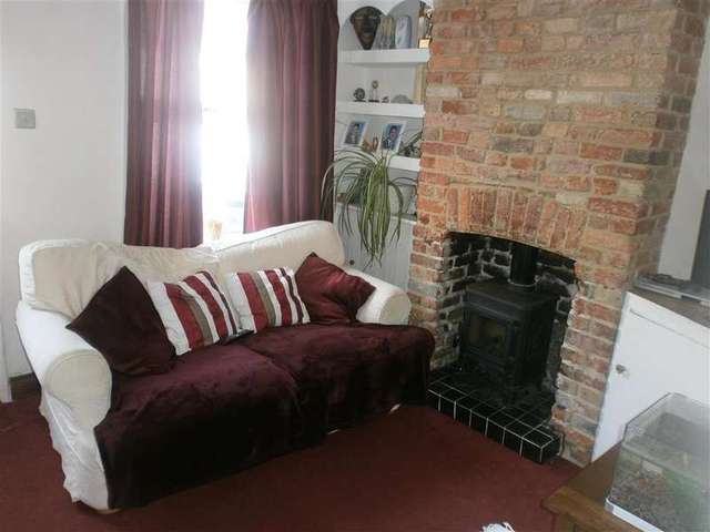  Image of 2 bedroom End of Terrace for sale in Fellows Road Cowes PO31 at Cowes Isle of Wight Cowes, PO31 7JW