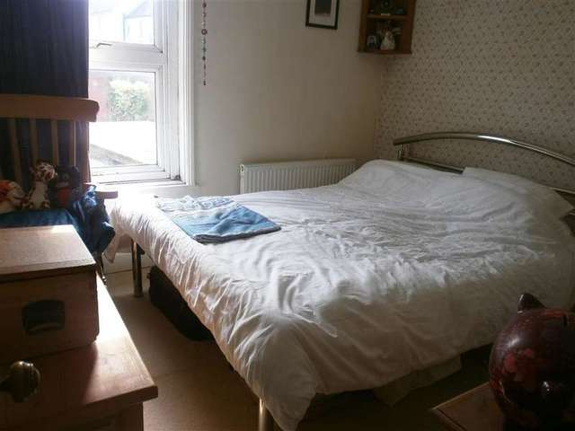  Image of 2 bedroom End of Terrace for sale in Fellows Road Cowes PO31 at Cowes Isle of Wight Cowes, PO31 7JW